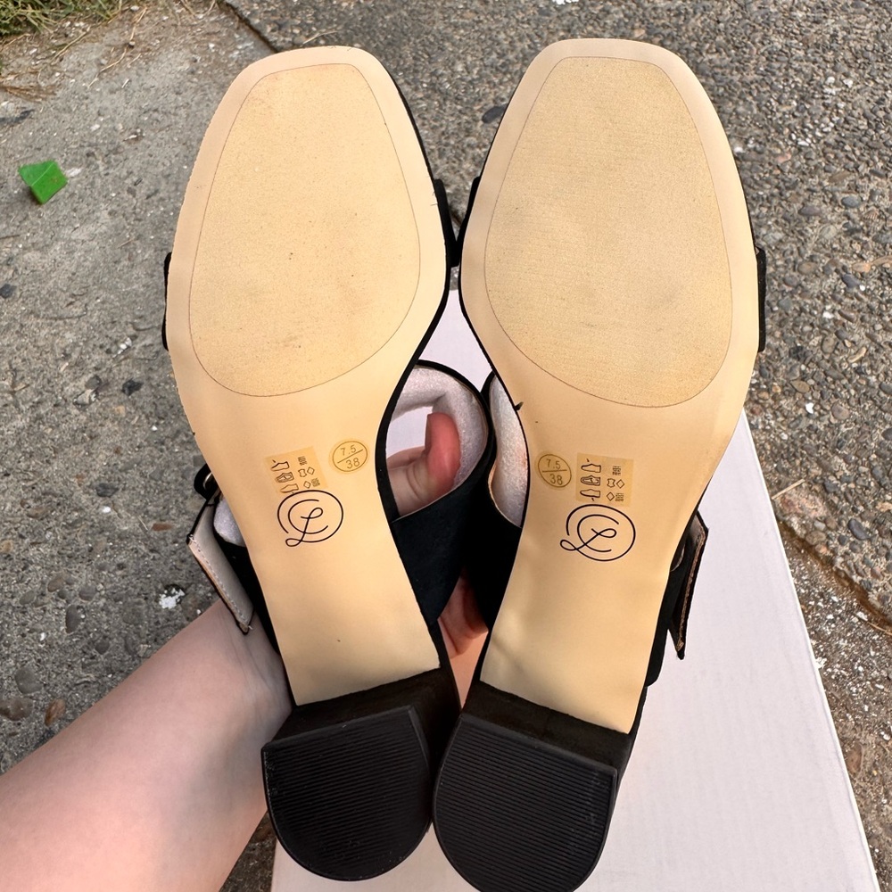 CHINESE LAUNDRY Yippy Block Heel Buckle Straps - Picture 6 of 10